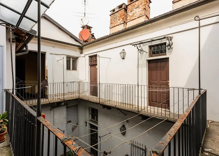 Il Nido Dei Colori Di Palazzo Saluzzo Apartment