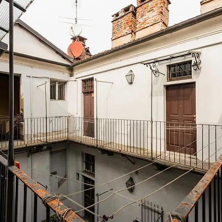 Il Nido Dei Colori Di Palazzo Saluzzo 아파트