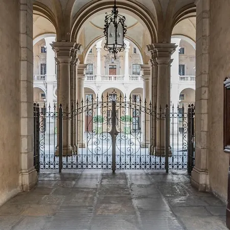 Il Nido Dei Colori Di Palazzo Saluzzo 아파트